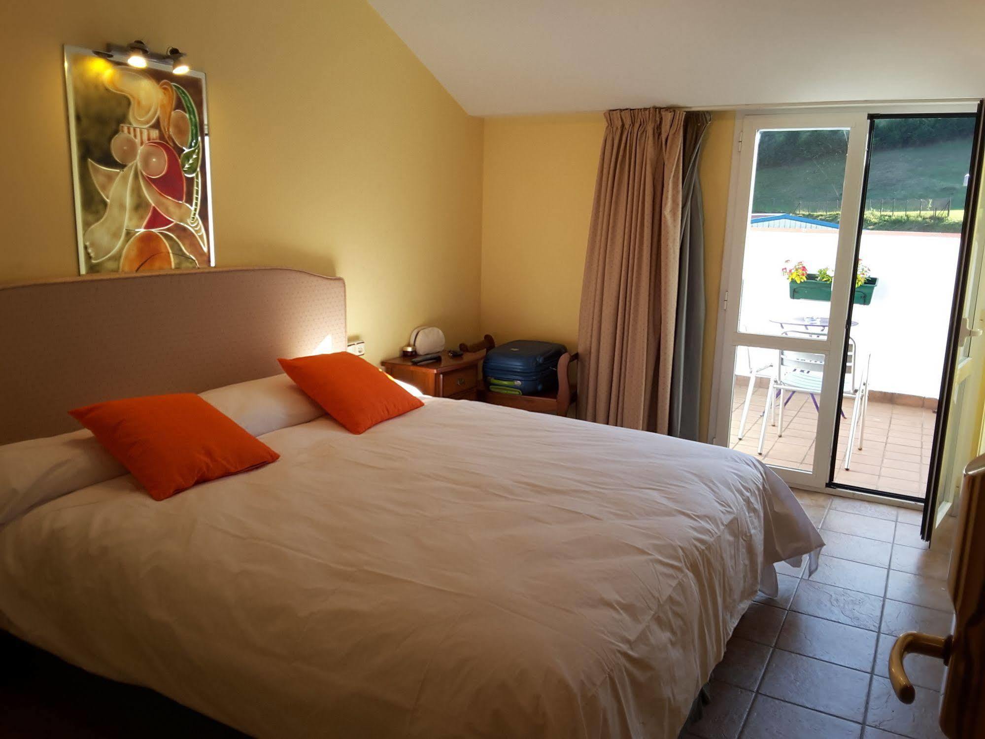 Hostal Jai Alai Лейса Экстерьер фото