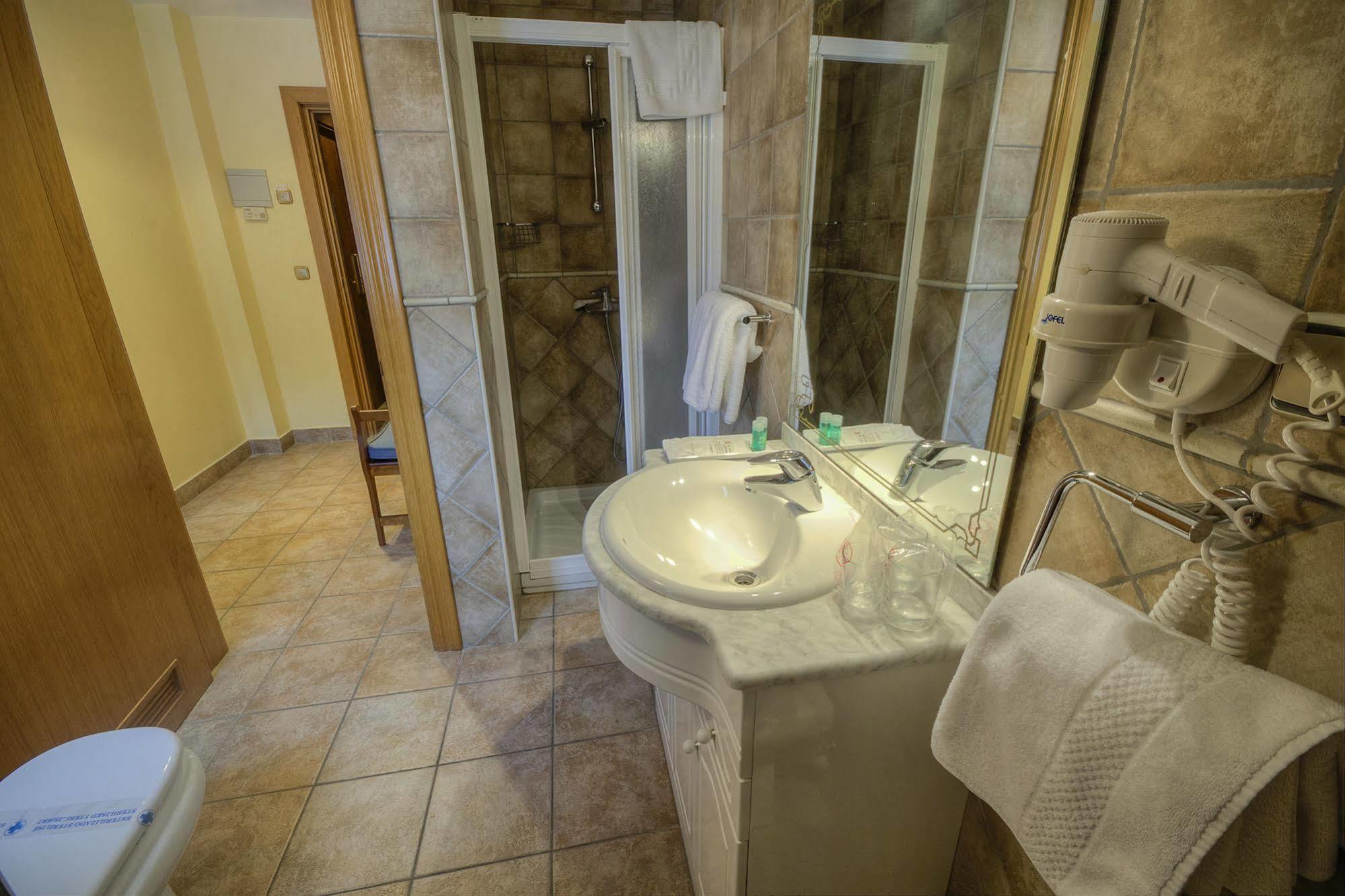 Hostal Jai Alai Лейса Экстерьер фото